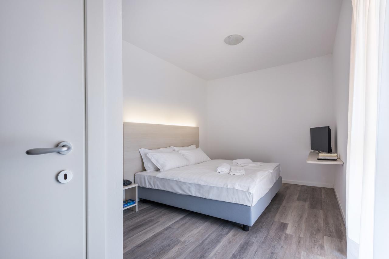 Hotel Internazionale Луино Экстерьер фото