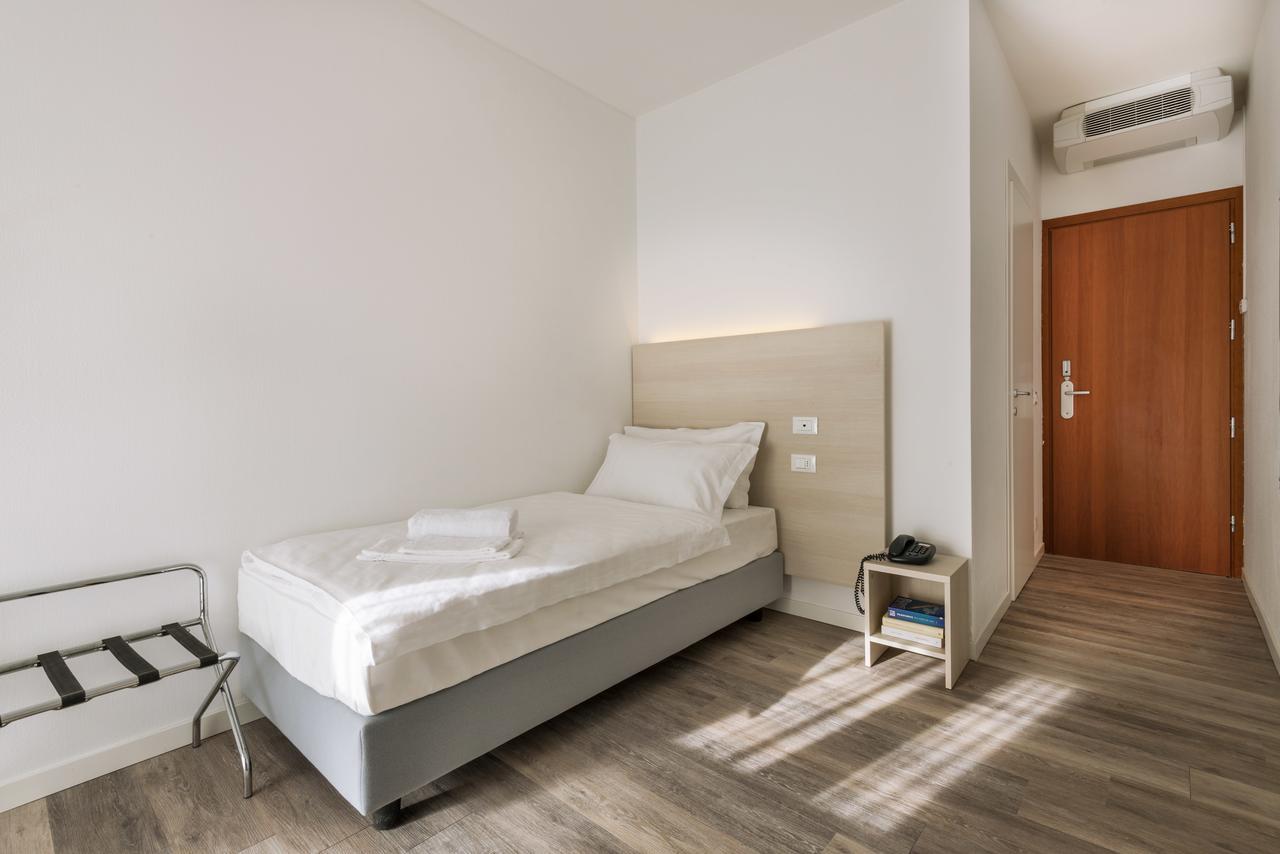 Hotel Internazionale Луино Экстерьер фото